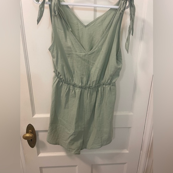 Linen romper - Picture 1 of 3